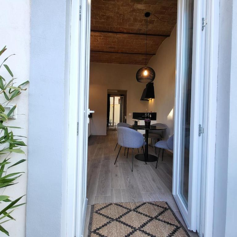Courtyard Jacuzzi and Private Patio - Appartamento con 1 Camera da Letto - 7