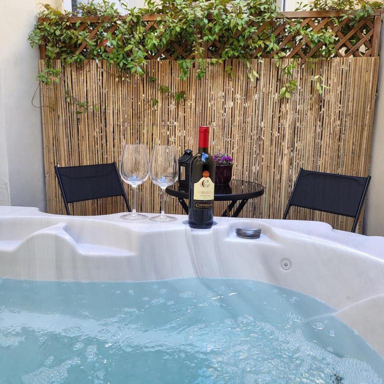 Courtyard Jacuzzi and Private Patio - Appartamento con 1 Camera da Letto - 23