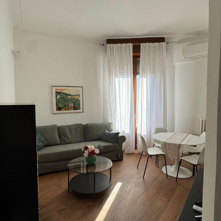 Modern and bright two-room apartment above the M3 metro - Appartamento con 1 Camera da Letto - 4