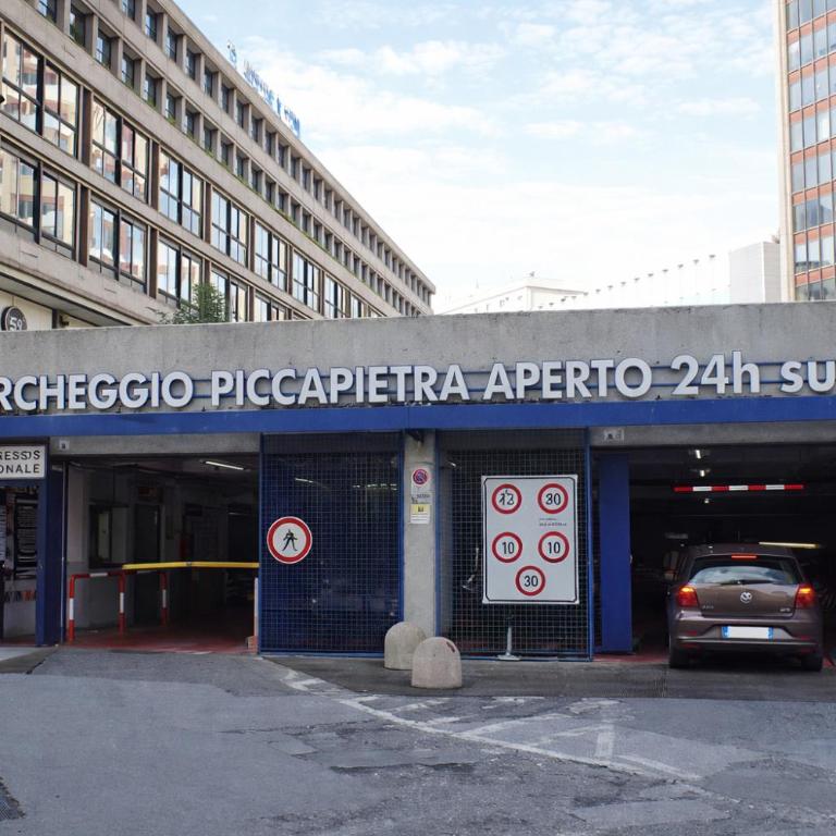 Luccoli17 - Elegant City Escape with WiFi 1Gbps, Elevator, AC - Genoa Historical Center - One-Bedroom Apartment - 17