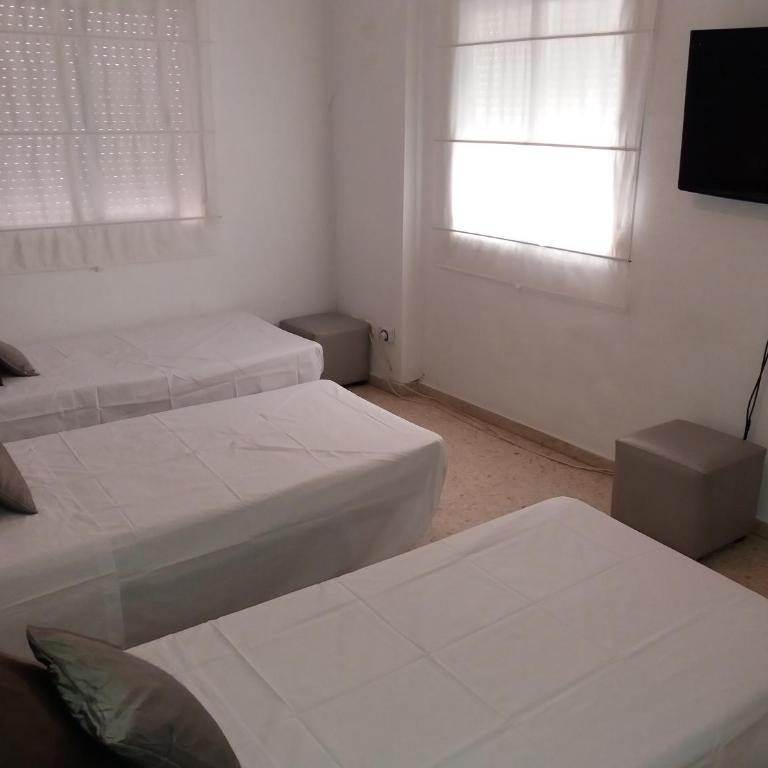 Hostal Gonzalez - Habitación Triple con baño - 2