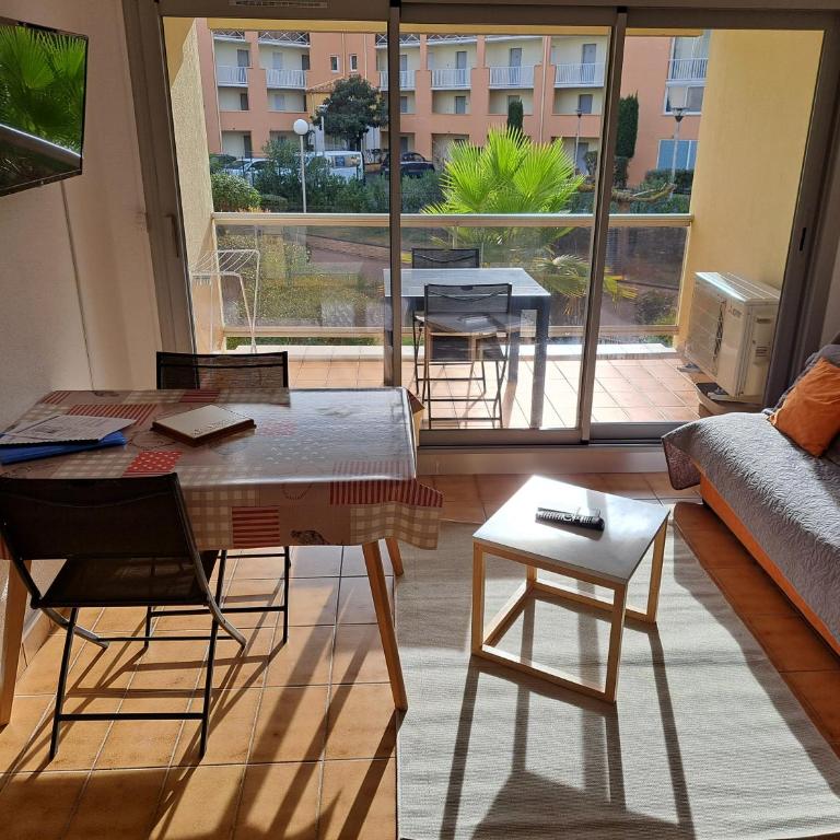 Hélios 24, T2 climatisé, parking, terrasse, 500m plage - Appartement 1 Chambre - 11