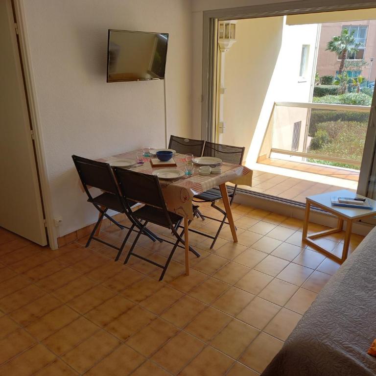 Hélios 24, T2 climatisé, parking, terrasse, 500m plage - Appartement 1 Chambre - 7