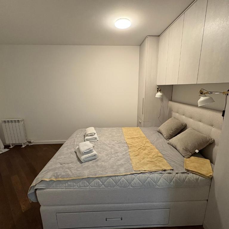 I&I Tesla Apartments II - One-Bedroom Apartment - 6