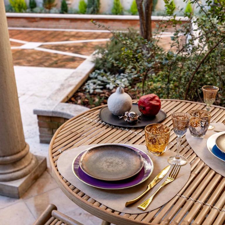 Canal Secret Garden - One-Bedroom Apartment - 14