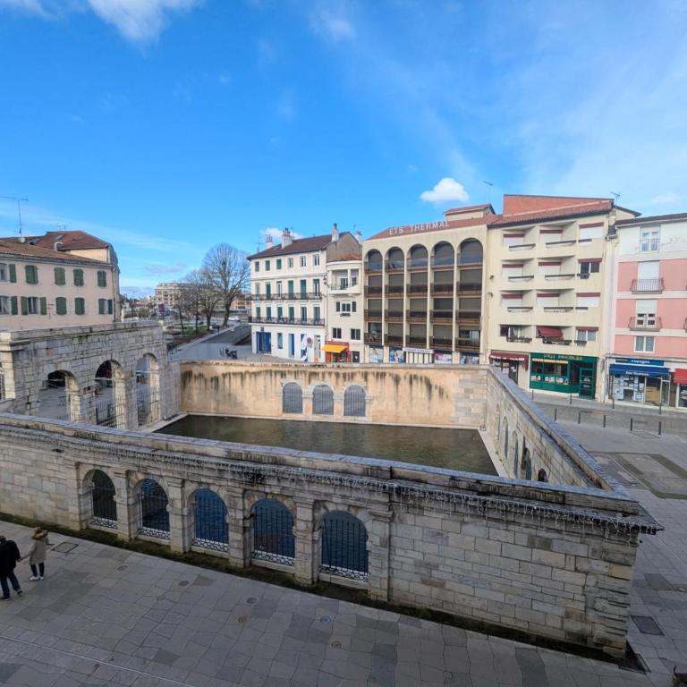 T3 61m2, Hypercentre, vue Fontaine Chaude, bureau - Appartement 2 Chambres - 33