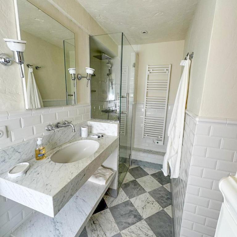 Superbe villa de 5 suites, climatisation, piscine, tennis, hauteurs de St Paul - Villa - 32