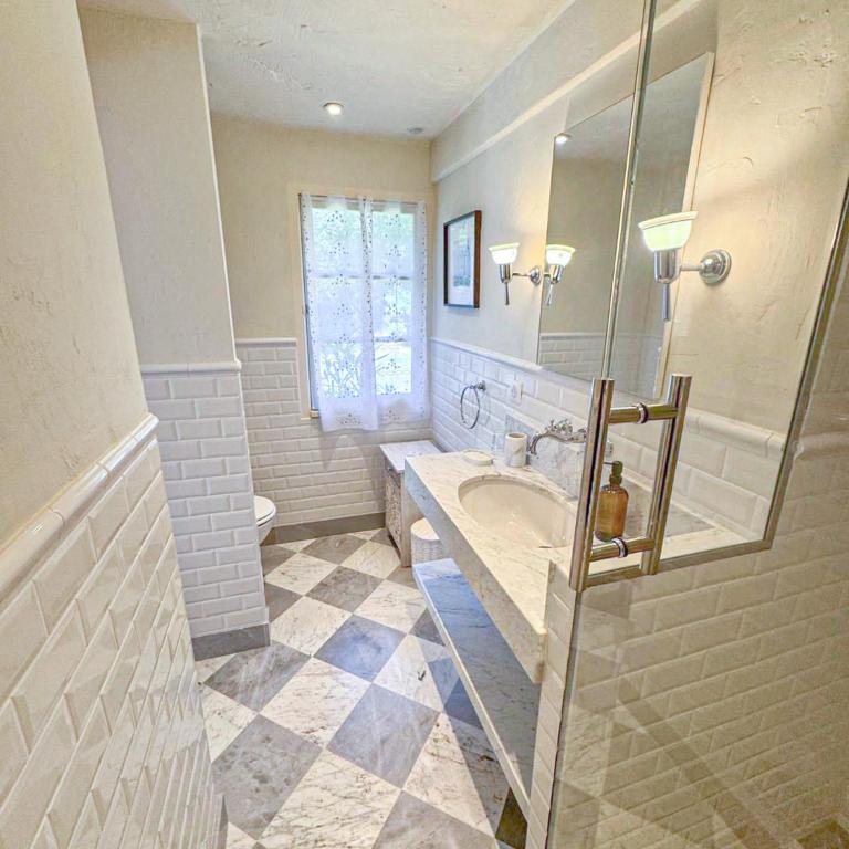 Superbe villa de 5 suites, climatisation, piscine, tennis, hauteurs de St Paul - Villa - 31