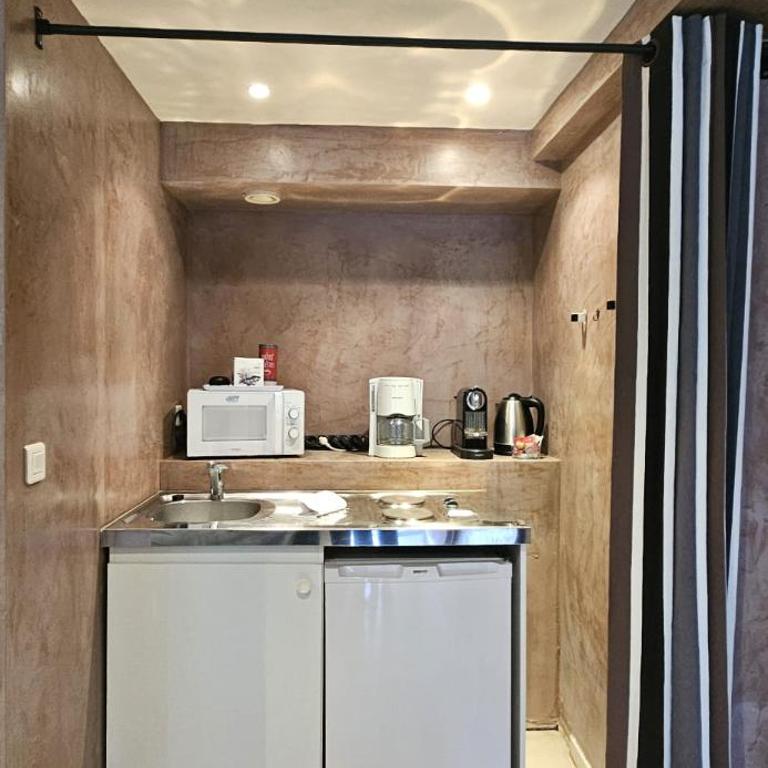 Le Clos Saint Jean, vue Cité, piscine et parking - Studio mit Poolblick - 13