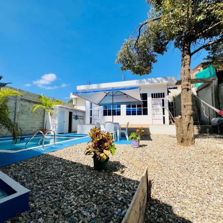 Apto con piscina a 7 min caminando de playa Bello Horizonte - Two-Bedroom Apartment - 2