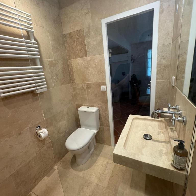 Superbe villa de 5 suites, climatisation, piscine, tennis, hauteurs de St Paul - Villa - 39