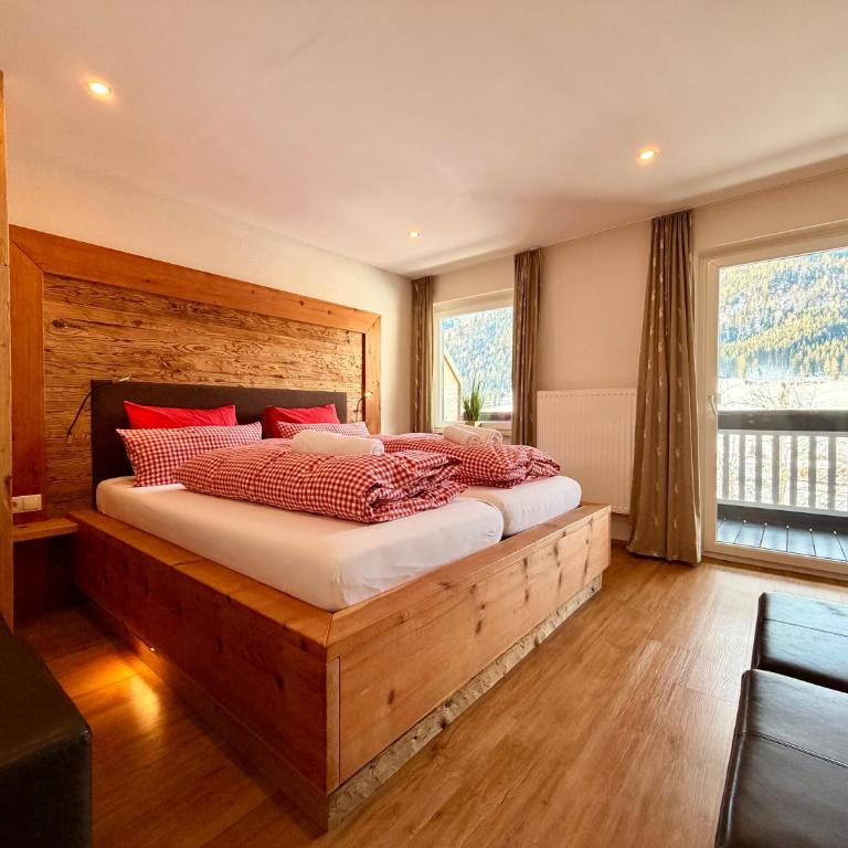 Boutique Hotel Alpenhof - Superior Vierbettzimmer - 1
