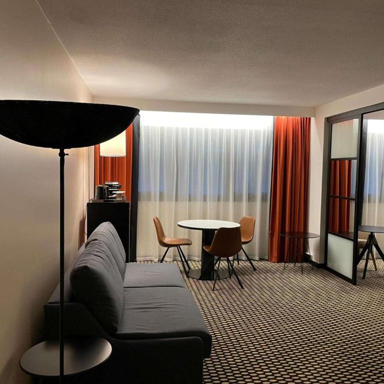 Mercure Paris Porte De Versailles Expo - Suite Familiale avec 1 Lit King-Size et 1 Canapé-Lit - Étage Supérieur - 6