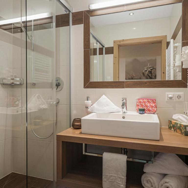 Appartements Alpenkristall - Two-Bedroom Apartment with Balcony - 13
