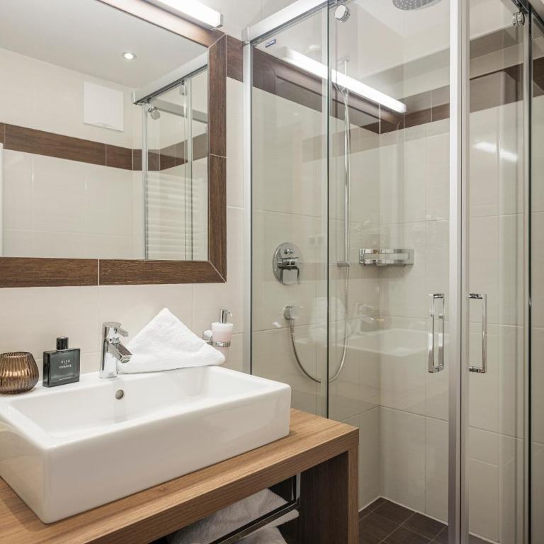 Appartements Alpenkristall - Two-Bedroom Apartment with Balcony - 6