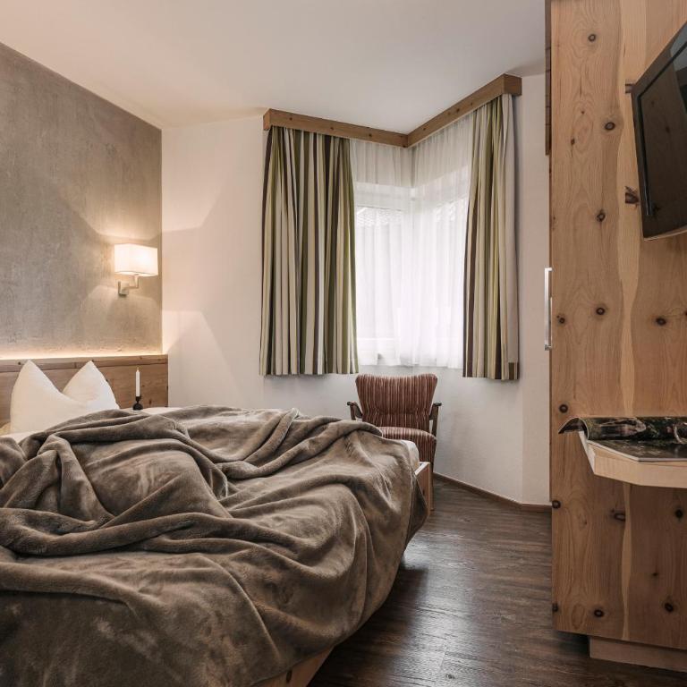 Appartements Alpenkristall - Two-Bedroom Apartment with Balcony - 3