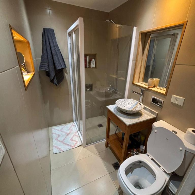 Casa con piscina climatizada y gran jardín - Three-Bedroom House - 11