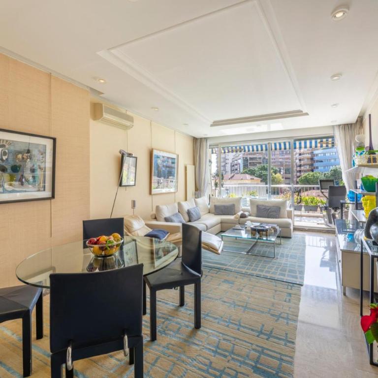 Seaview, Pool and Gym! In Monaco - Appartement 2 Chambres avec Balcon et Vue sur la Mer - 2