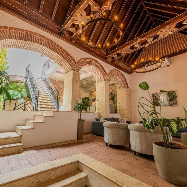 5 Bedroom House in the Walled City with Pool - Deluxe Villa - 10