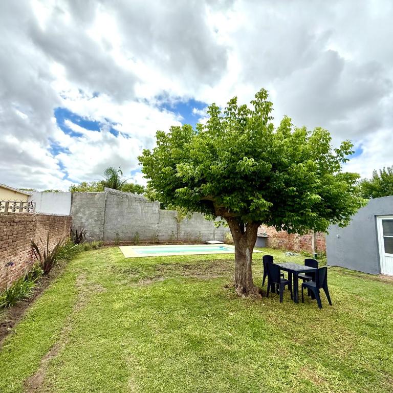 Casa céntrica en Chascomús con pileta - Two-Bedroom House - 3