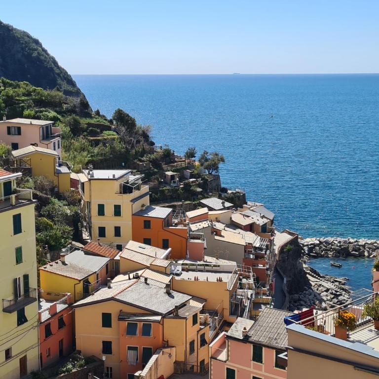 "San Giovanni Apartment" Seaview, terrace, 2 Aircondo BDR, 3rd floor, Free Garage 200 mt far, from Train platform elevator to the upper walking road, 200mt to home - Apartamento de 2 dormitorios - 5