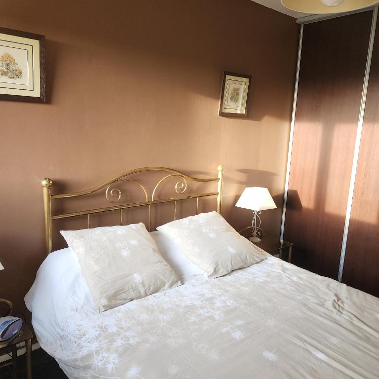 Bel appartement avec vue sur l'hippodrome - Two-Bedroom Apartment - 11