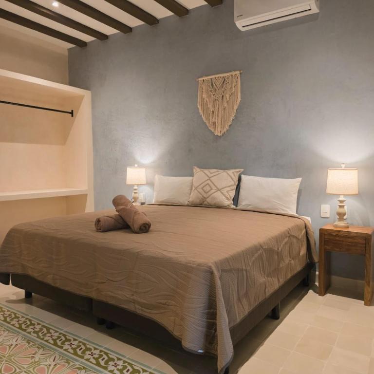 Casa Lucia Valladolid - Habitación con cama extragrande y balcón - 4