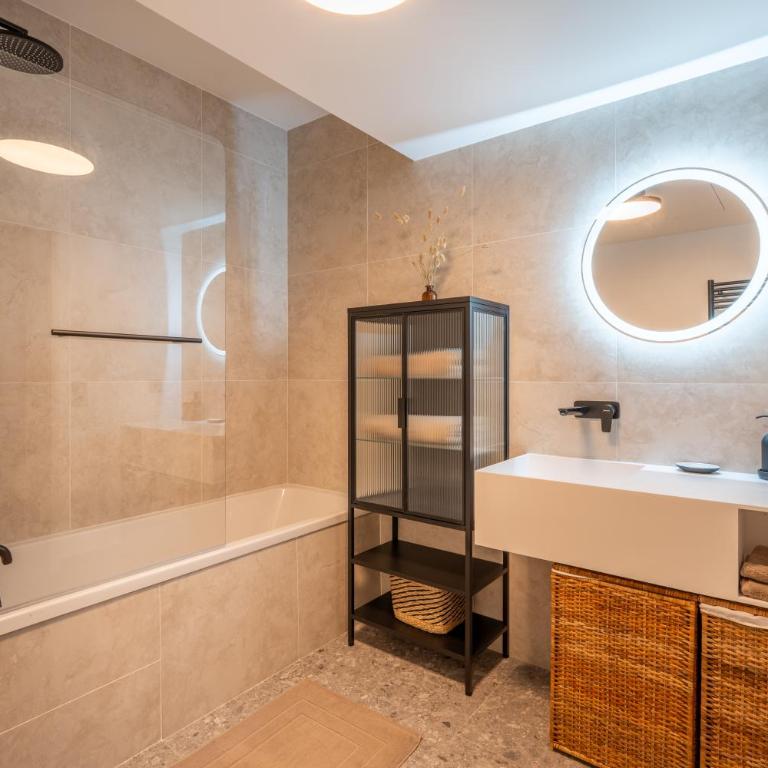 Monaco Bliss apartments 5 min to Casino - One-Bedroom Apartment - 12