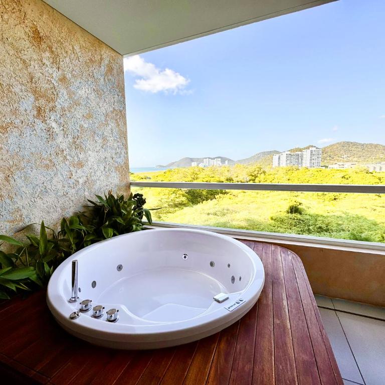 Suite Con Jacuzzi Privado Vista A Reserva Y Mar - Apartamento de 1 dormitorio con bañera de hidromasaje - 3