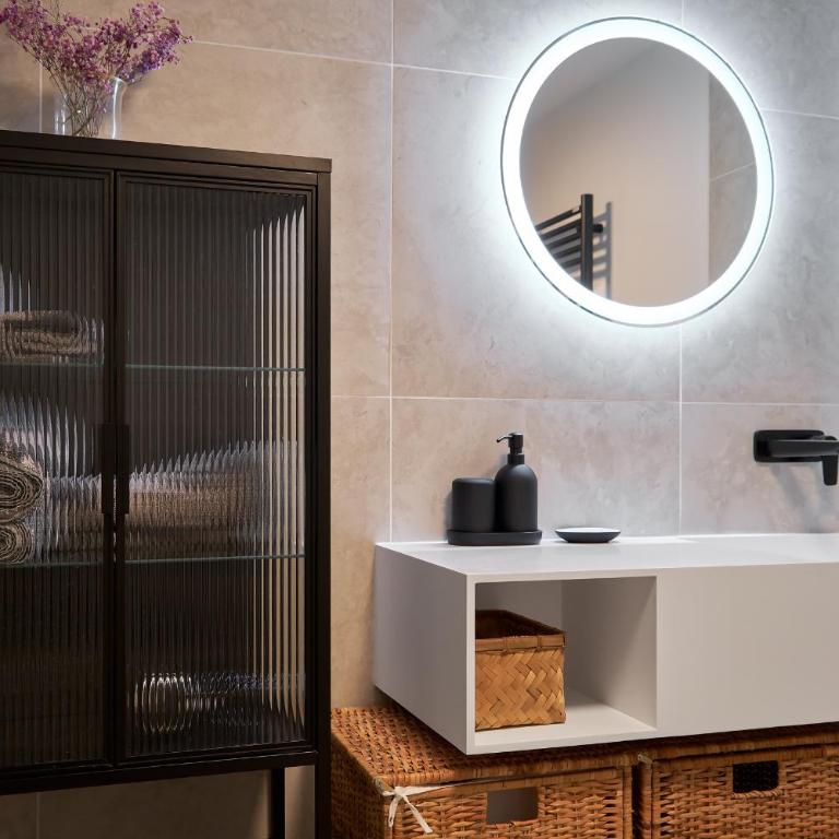 Monaco Bliss apartments 5 min to Casino - One-Bedroom Apartment - 5