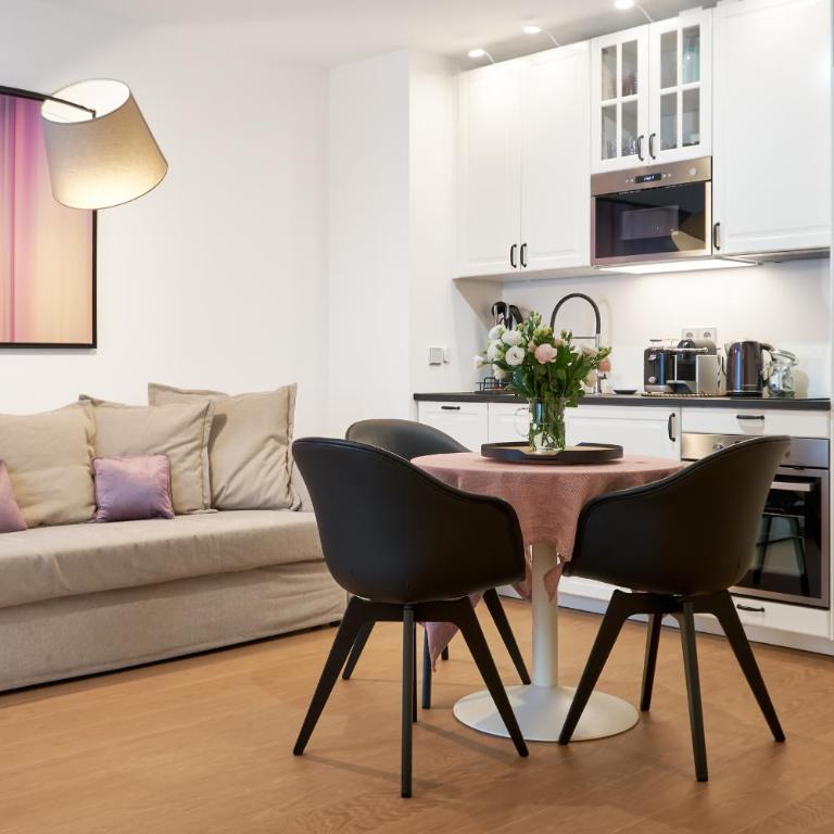 Monaco Bliss apartments 5 min to Casino - One-Bedroom Apartment - 13