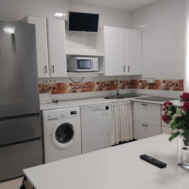 Apartamento 2 hab en Teatinos - Two-Bedroom Apartment - 3