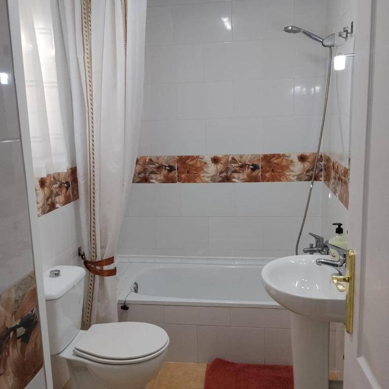 Apartamento 2 hab en Teatinos - Two-Bedroom Apartment - 12