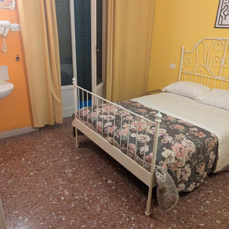 pisa train station hostel - Camera Matrimoniale con Bagno in Comune - 2