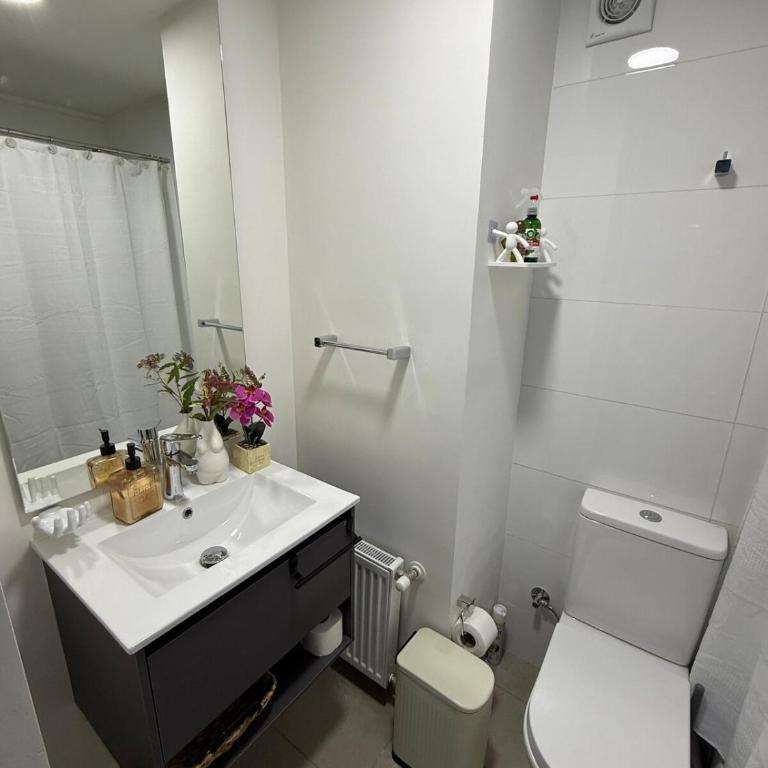 GARAN AIKE Shelter and style in front of Canal Señoret - Two-Bedroom Apartment - 64