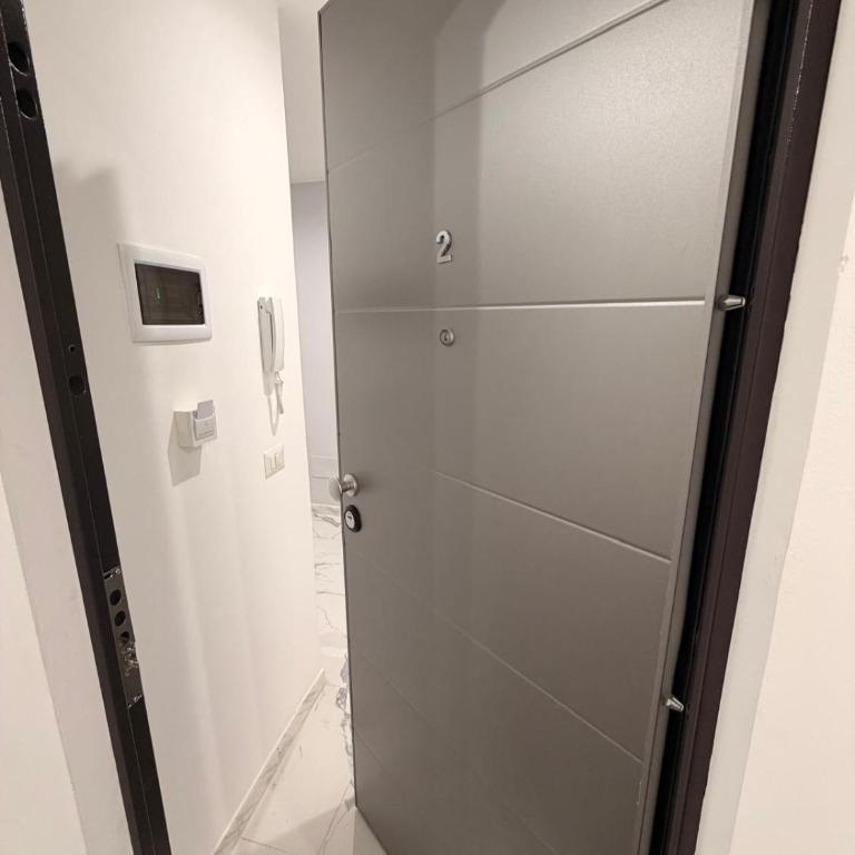 Vulcano Rooms 2 - Large Double Room - 1