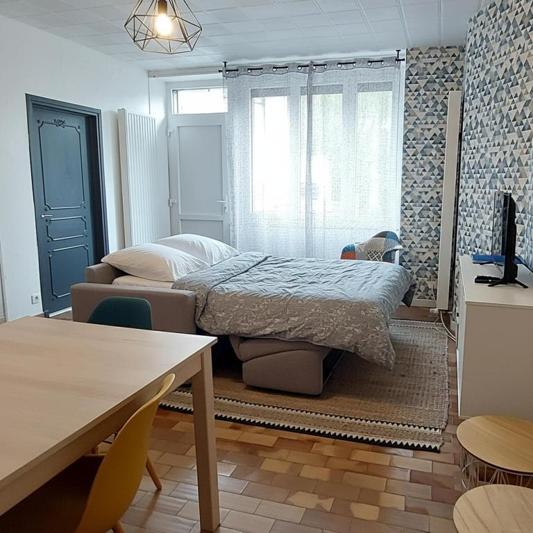 Villa Jean Julien - Le Sancy - Wifi - 2 chambres - 2 Salles d'eau - Rdc - 8 personnes - Terrasse - Two-Bedroom Apartment - 8