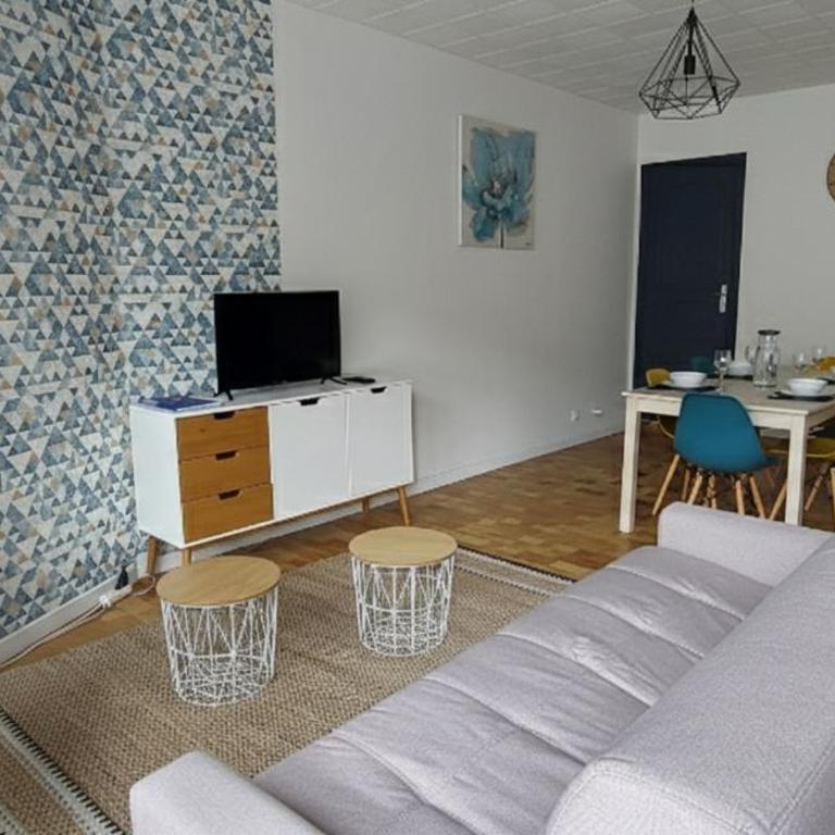 Villa Jean Julien - Le Sancy - Wifi - 2 chambres - 2 Salles d'eau - Rdc - 8 personnes - Terrasse - Two-Bedroom Apartment - 3
