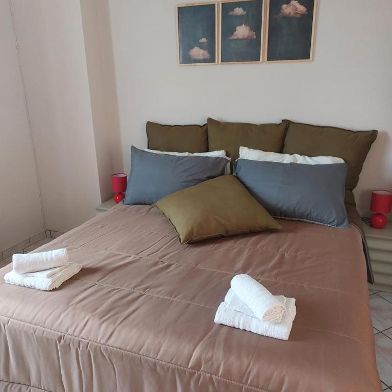 Rome View Apartment - Three-Bedroom Apartment - 36