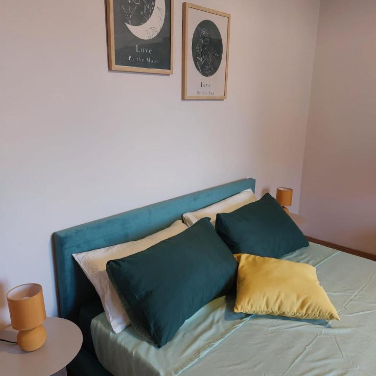 Rome View Apartment - Three-Bedroom Apartment - 25