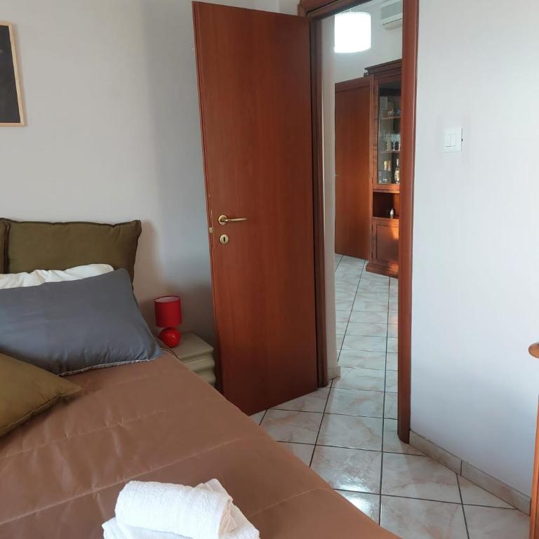 Rome View Apartment - Three-Bedroom Apartment - 38