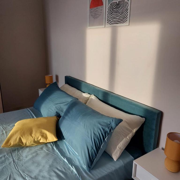 Rome View Apartment - Three-Bedroom Apartment - 21