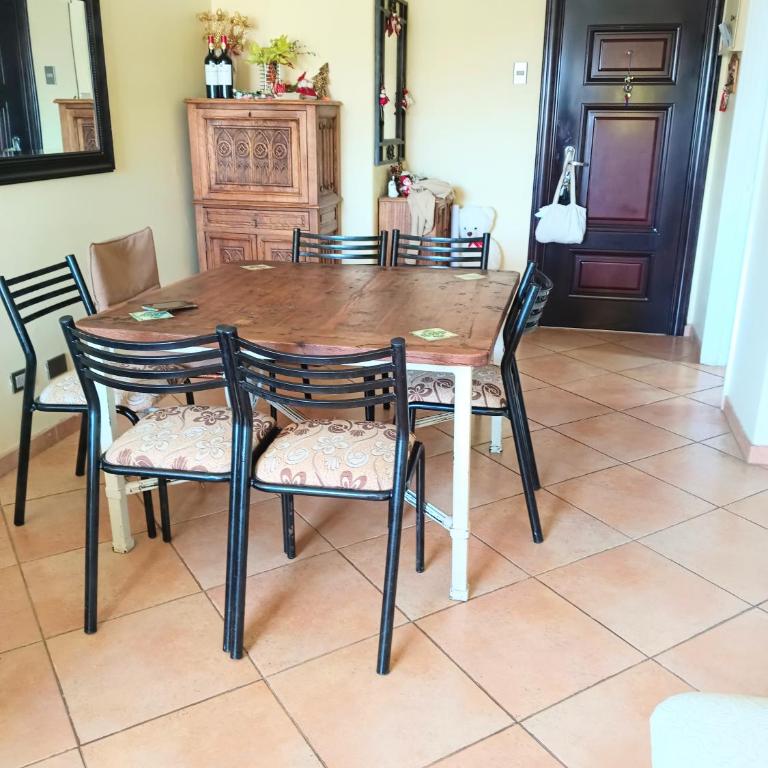 Departamento a pasos del Casino y playas - Three-Bedroom Apartment - 4