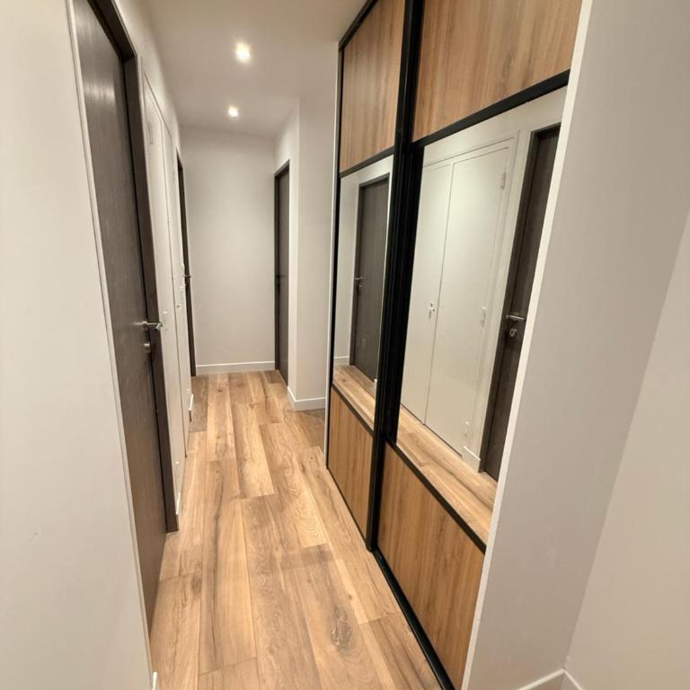 loyika , résidence avec caméra et digicode possibilité location voiture Mercedes ,garage ,climatisation ,cheminée, Netflix, petit déjeuner , repas du soir fondue, raclette , barbecue sur demande - Apartment mit 2 Schlafzimmern - 6
