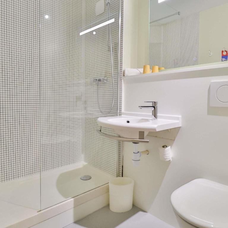 Hotel ibis budget Aix Les Bains - Grésy - Chambre Triple avec 1 Lit Double et 1 Lit Superposé - 5