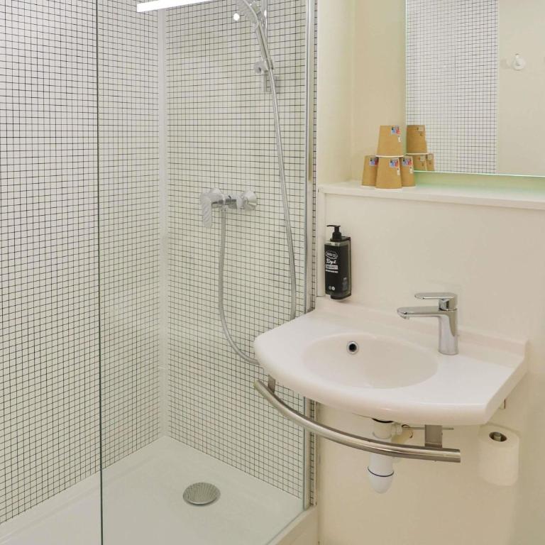 Hotel ibis budget Aix Les Bains - Grésy - Chambre Familiale Standard - 10