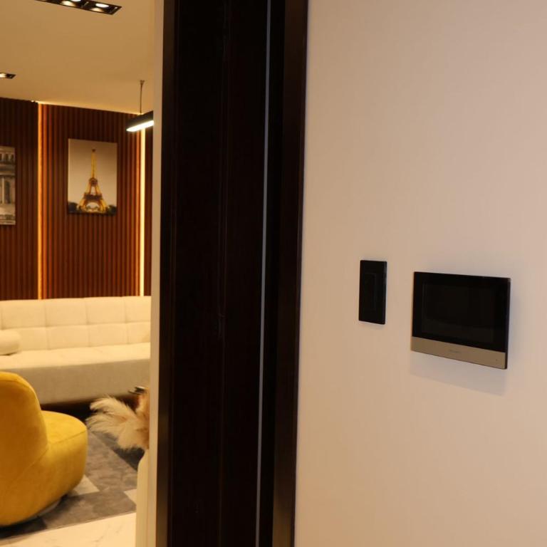 Ramon Luxury Suites - Three-Bedroom Apartment with View - 9