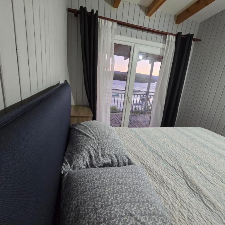 Cabañas con hermosa vista al rio - Three-Bedroom House - 5