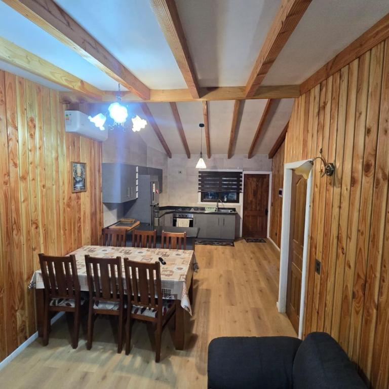 Cabañas con hermosa vista al rio - Three-Bedroom House - 9