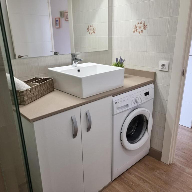 Apartamento con terraza a 400m de la playa de Riells - HISP-236-184 - Apartment - 7